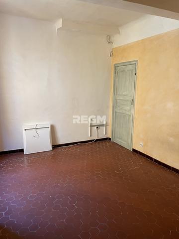 Salernes (83690) Appartement avec garage et cave – Centre du vieux Salernes – À rénover