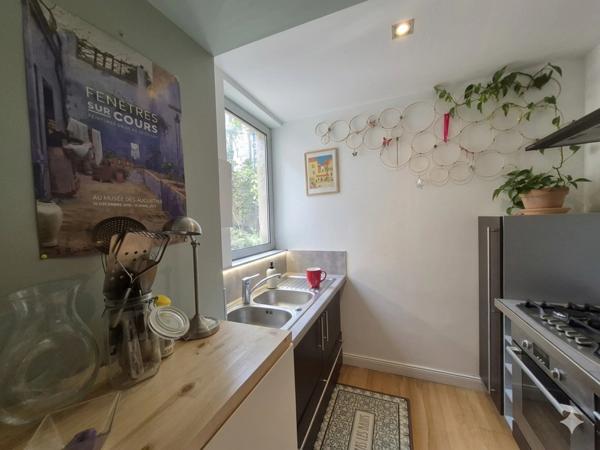 COUP DE CŒUR – Appartement centre Rochefort, au calme, 84 m² avec cour et grand séjour