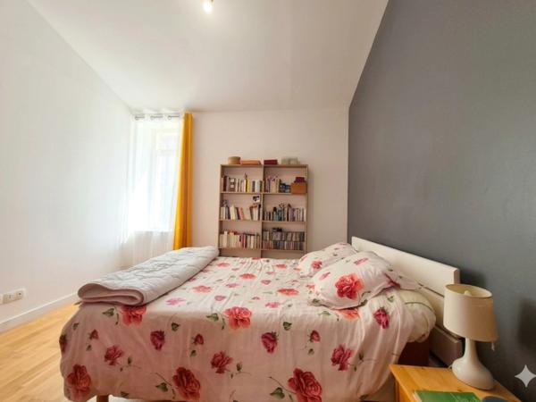 COUP DE CŒUR – Appartement centre Rochefort, au calme, 84 m² avec cour et grand séjour