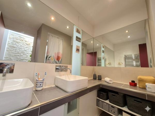 COUP DE CŒUR – Appartement centre Rochefort, au calme, 84 m² avec cour et grand séjour