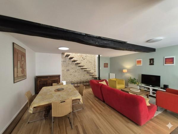 COUP DE CŒUR – Appartement centre Rochefort, au calme, 84 m² avec cour et grand séjour