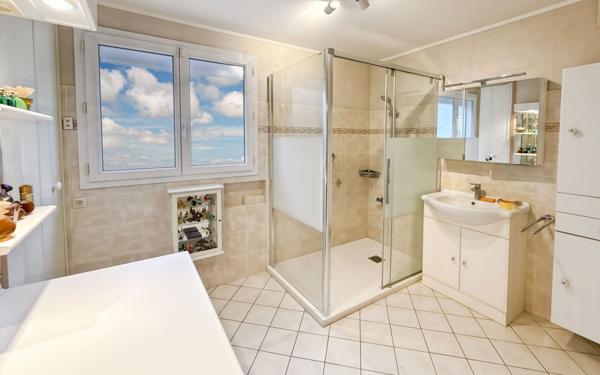 Maison à vendre    4 pièces •  Bou