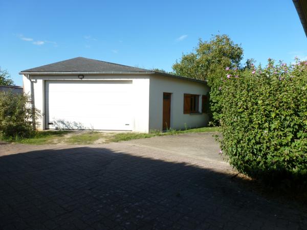 Exclusivité - Maison de 150 m² + sous-sol total et garage extérieur de 70 m² proche des commodités à Châteauneuf sur Loire