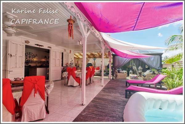 SAINTE ANNE à vendre - charmante villa créole T3 + 2 studios, proche plage