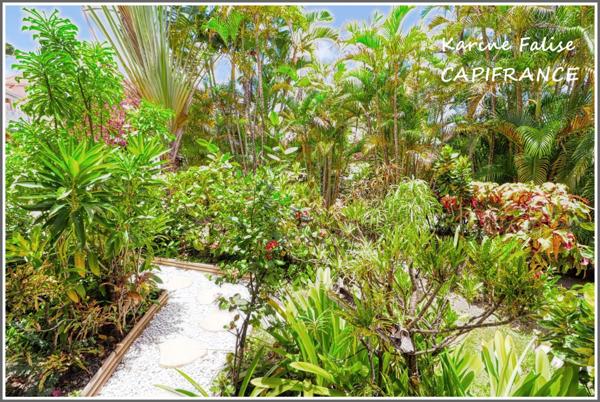 SAINTE ANNE à vendre - charmante villa créole T3 + 2 studios, proche plage