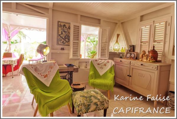 SAINTE ANNE à vendre - charmante villa créole T3 + 2 studios, proche plage