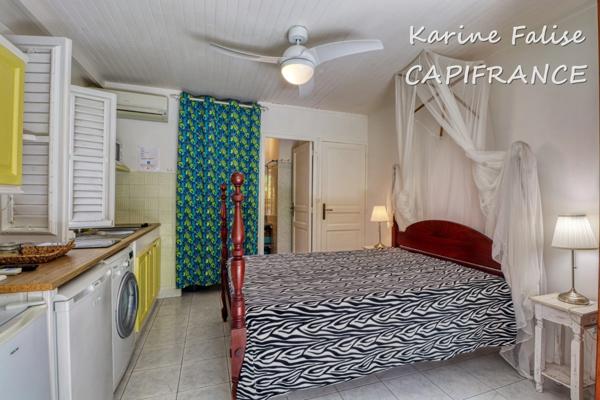 SAINTE ANNE à vendre - charmante villa créole T3 + 2 studios, proche plage