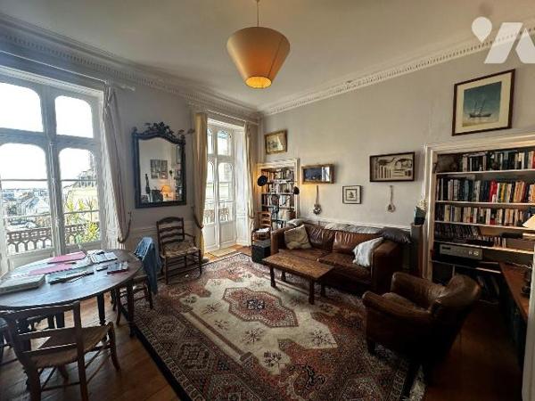SAINT-SERVAN - En plein c?ur du centre de SAINT-SERVAN, un charmant appartement T5 de 111m² à v...