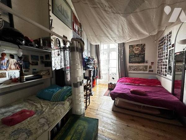 SAINT-SERVAN - En plein c?ur du centre de SAINT-SERVAN, un charmant appartement T5 de 111m² à v...