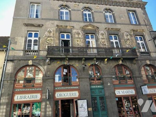 SAINT-SERVAN - En plein c?ur du centre de SAINT-SERVAN, un charmant appartement T5 de 111m² à v...