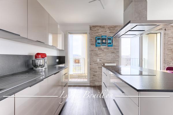 Nanterre (92000) NANTERRE-UNIVERSITE 3 pièces lumineux avec balcons en étage élevé et vue dégagée