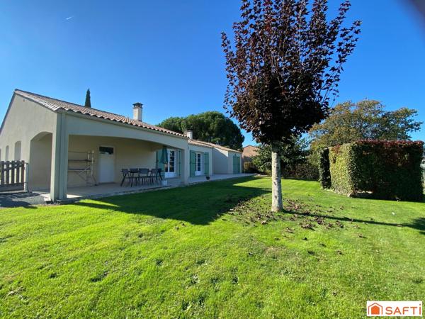 Pavillon de plain-pied 107m², 3 chambres, double garage, 1500m² de terrain.