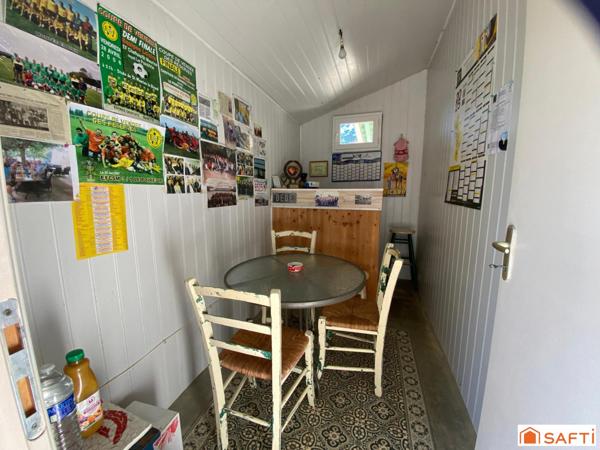 Pavillon de plain-pied 107m², 3 chambres, double garage, 1500m² de terrain.