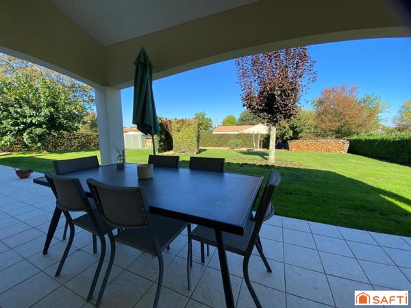Pavillon de plain-pied 107m², 3 chambres, double garage, 1500m² de terrain.
