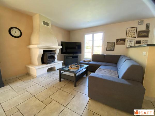 Pavillon de plain-pied 107m², 3 chambres, double garage, 1500m² de terrain.