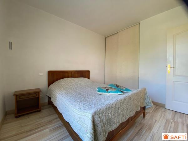 Pavillon de plain-pied 107m², 3 chambres, double garage, 1500m² de terrain.