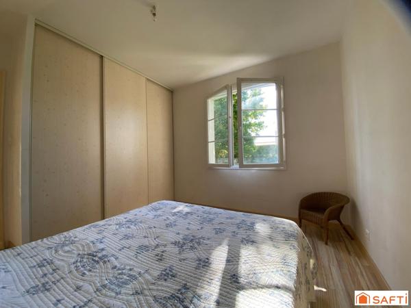 Pavillon de plain-pied 107m², 3 chambres, double garage, 1500m² de terrain.