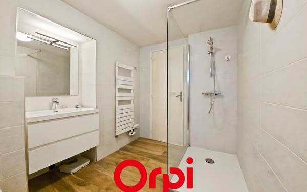 Appartement à vendre    3 pièces • 82 m2 Marseille 12