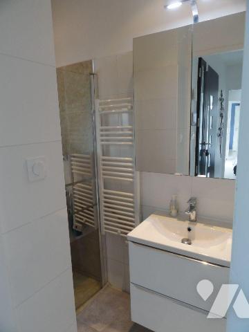 VILLA MODERNE de 2016 d'une superficie habitable de 156m².Exposée Est/Ouest, elle se compose en...