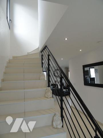 VILLA MODERNE de 2016 d'une superficie habitable de 156m².Exposée Est/Ouest, elle se compose en...