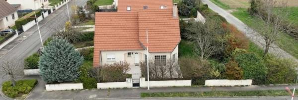 Maison Familiale d’Exception T7 au Calme de la Toison d’Or, triple garage, jardin clos et arboré et quartier bienveillant