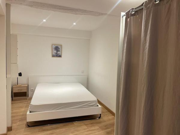 Studio 32M²  refait à Neuf