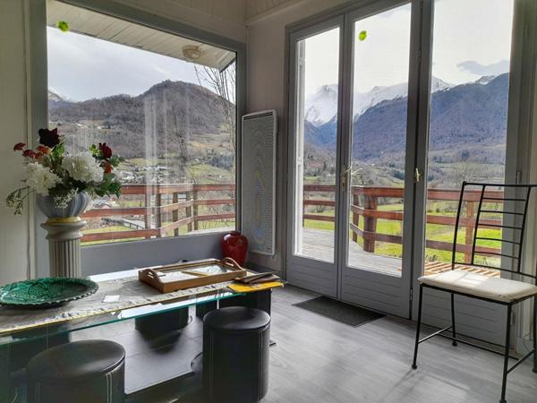 Chalet en bois avec vue sur les Pyrénées