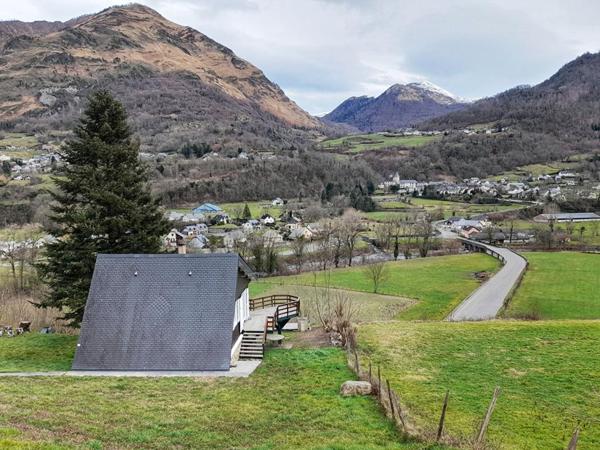Chalet en bois avec vue sur les Pyrénées