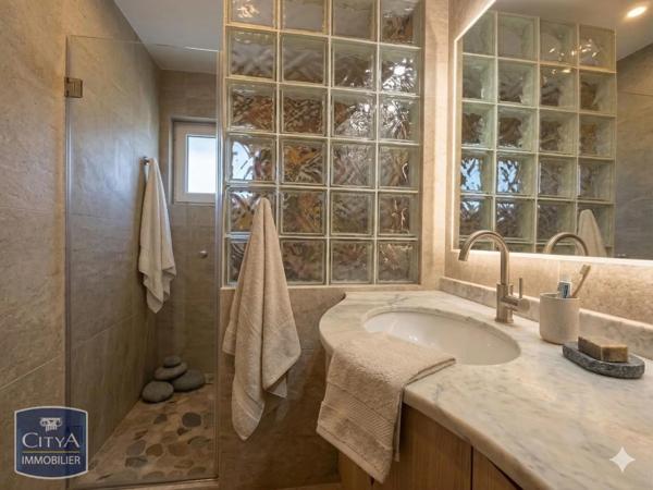 Maison à vendre 7 pièces 209m² Saintes (17100)