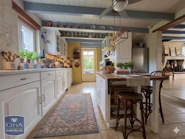 Maison à vendre 7 pièces 209m² Saintes (17100)