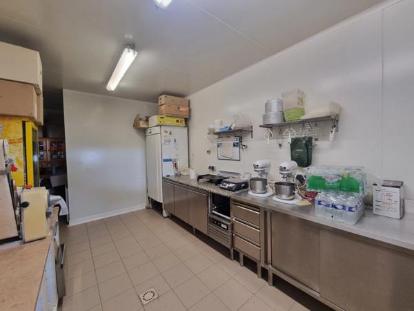Fonds de commerce BOULANGERIE-PATISSERIE-VIENNOISERIE, avec grand logement, à 15 min de CHALLANS (85)