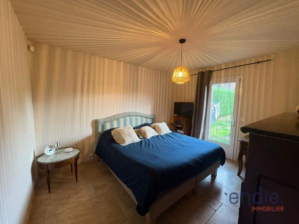 Charmante maison de 140 m2, 3 chambres, piscine , à 1km du centre ville