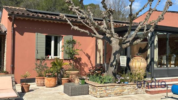 Charmante maison de 140 m2, 3 chambres, piscine , à 1km du centre ville