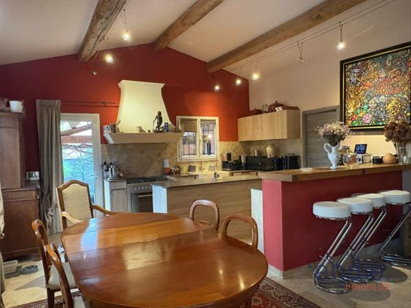 Charmante maison de 140 m2, 3 chambres, piscine , à 1km du centre ville