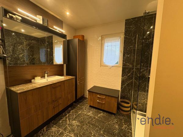 Charmante maison de 140 m2, 3 chambres, piscine , à 1km du centre ville