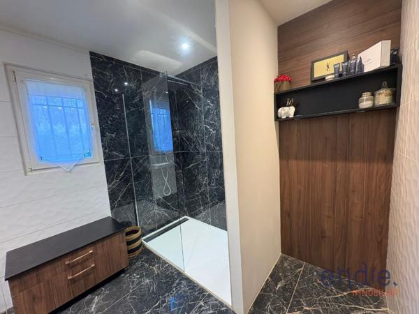 Charmante maison de 140 m2, 3 chambres, piscine , à 1km du centre ville