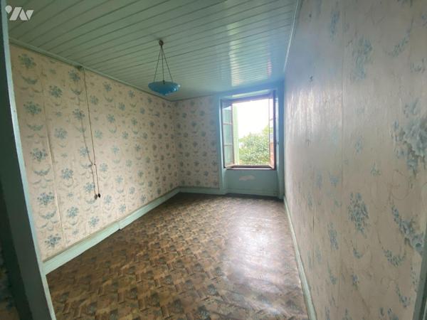 A vendre à Ally (CANTAL), la moitié indivise d'une maison d'habitation correspondant à un logem...