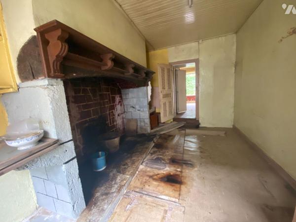 A vendre à Ally (CANTAL), la moitié indivise d'une maison d'habitation correspondant à un logem...