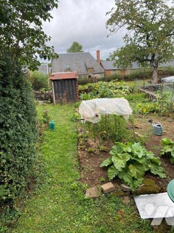 A vendre à Ally (CANTAL), la moitié indivise d'une maison d'habitation correspondant à un logem...