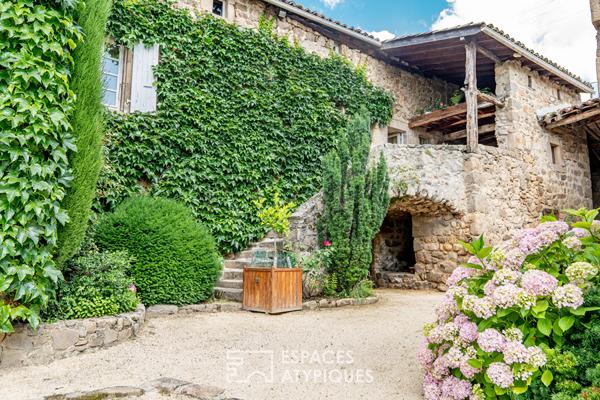 Maison ancienne de caractère avec piscine