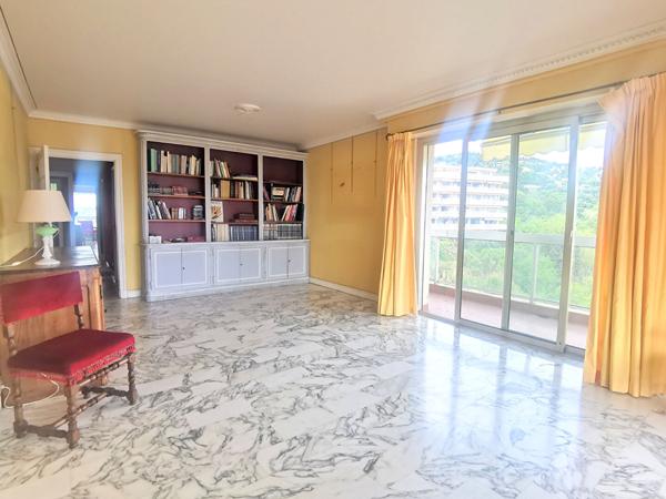 NICE HAUTEURS : GRAND 4 PIECES AVEC VUE MER DANS RESIDENCE DE STANDING