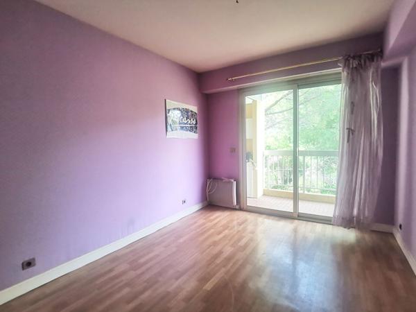 NICE HAUTEURS : GRAND 4 PIECES AVEC VUE MER DANS RESIDENCE DE STANDING