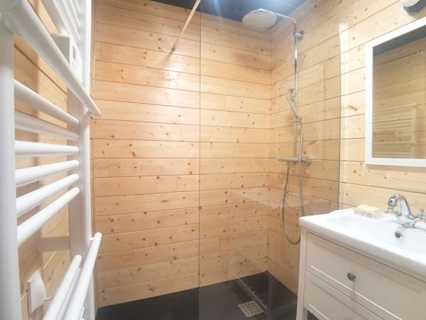 NICE HAUTEURS : GRAND 4 PIECES AVEC VUE MER DANS RESIDENCE DE STANDING