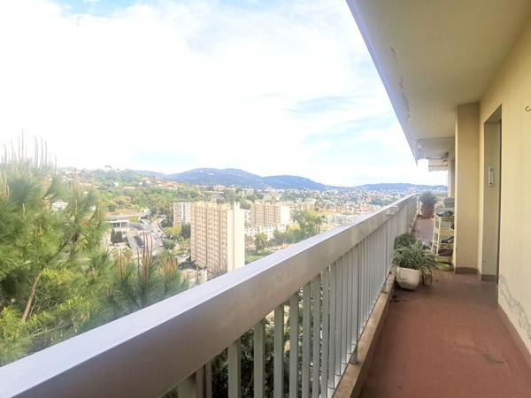 NICE HAUTEURS : GRAND 4 PIECES AVEC VUE MER DANS RESIDENCE DE STANDING