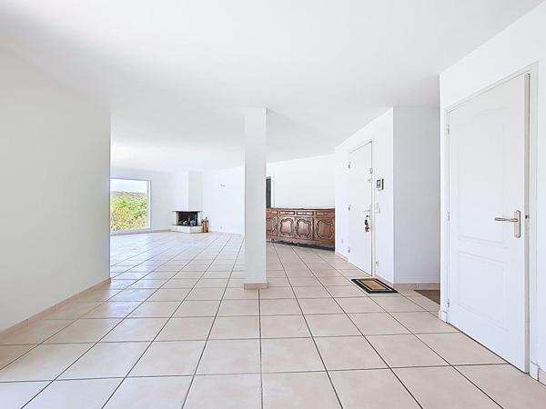 SAINT-AYGULF MAISON 3 CHAMBRES BUREAU PISCINE GARAGE