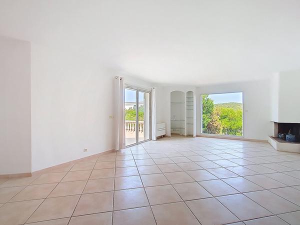 SAINT-AYGULF MAISON 3 CHAMBRES BUREAU PISCINE GARAGE