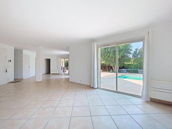 SAINT-AYGULF MAISON 3 CHAMBRES BUREAU PISCINE GARAGE