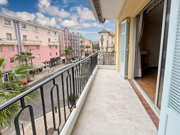 Triplex avec toit-terrasse Fort potentiel (travaux à prévoir)