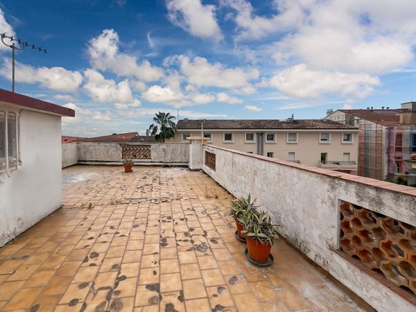 Triplex avec toit-terrasse Fort potentiel (travaux à prévoir)