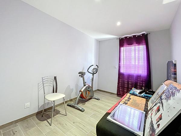 EXCLUSIVITE - A 5 MINUTES A PIED DES COMMERCES - VILLA NEUVE DE 90 M² SUR 411 M² DE TERRAIN